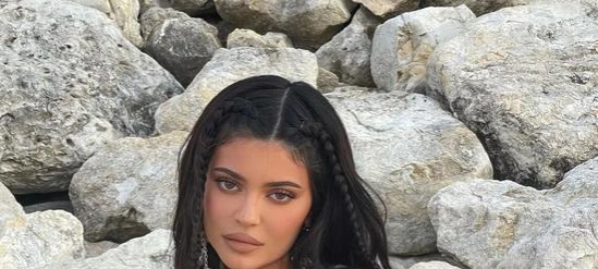 “比基尼自由”的Kylie，难怪让Travis顶不住…